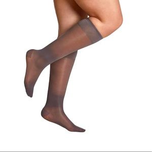 Sigvaris Sheer Women's 15-20 mmHg Knee High | SZ: C | Charcoal